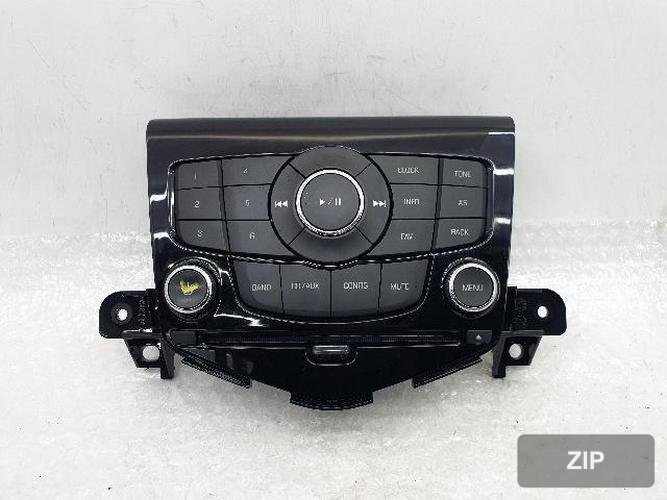 GM Daewoo Cruze 2011 — панель управления аудиосистемой