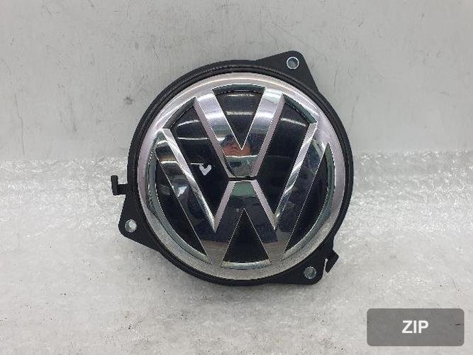 Volkswagen Polo 2016 — эмблема на крышке багажника и ручка