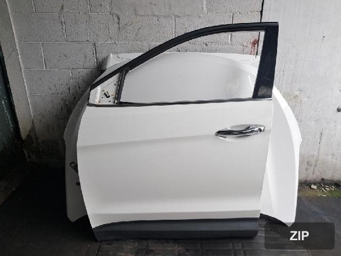 Hyundai Santa Fe 2014 — передняя дверь левая