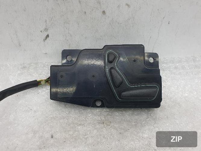 Hyundai Equus 2006 — кнопка регулировки сиденья водителя 88990-3B010
