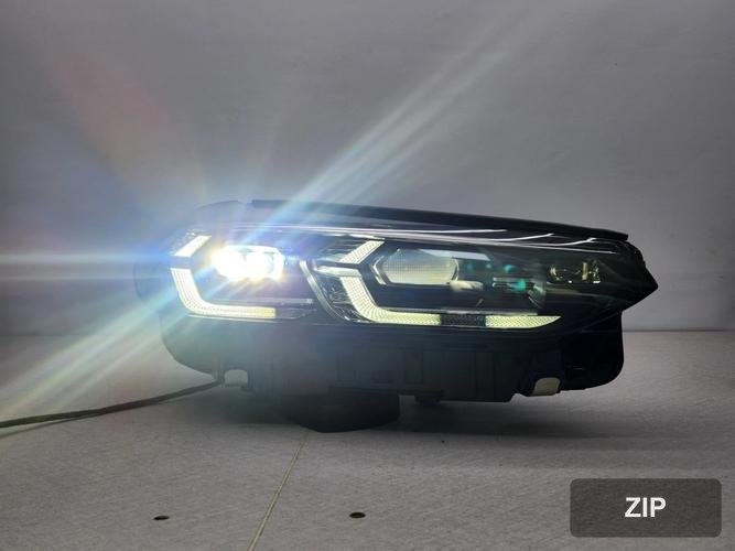 BMW X3 2021 — фара правая (восстановленная)