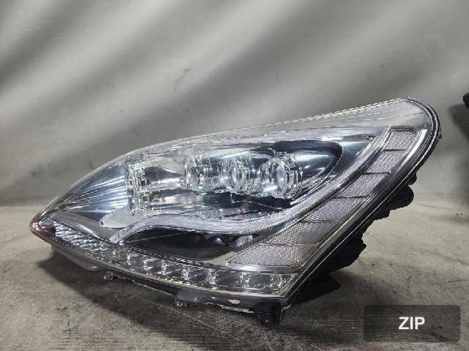 Hyundai Equus 2010 — фара передняя левая