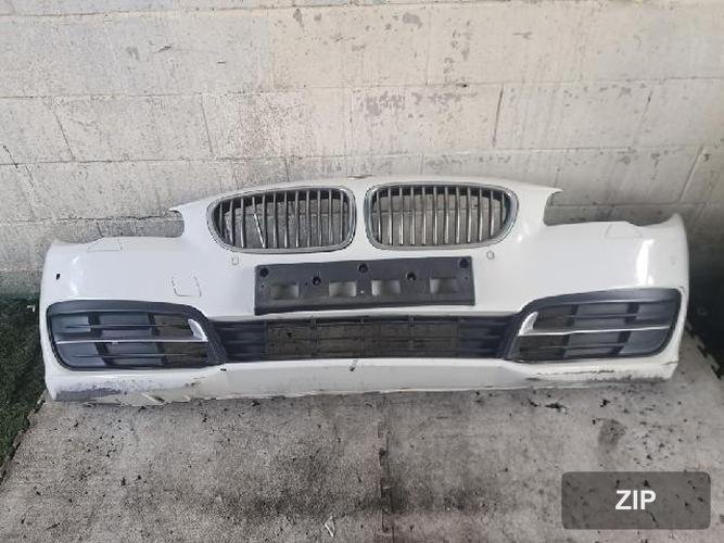 BMW 5 Series 2015 — передний бампер 1