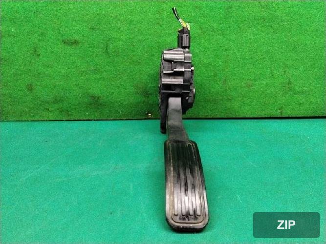 Ford Mondeo 2017 — педаль акселератора