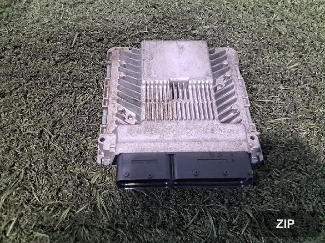 Audi A6 2013 — блок управления двигателем ECU 4G0907551D