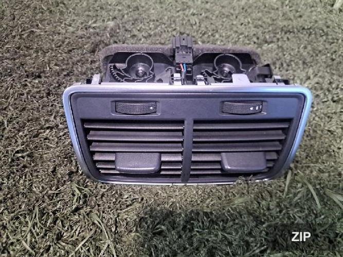 Audi A6 2013 — дефлектор воздуховода 4G0 819 203 204