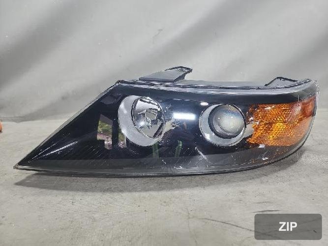 Kia Sorento 2010 — фара левая