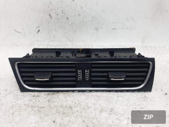 Audi A4 2014 — центральный дефлектор воздушный 8T1 820 951 D 1