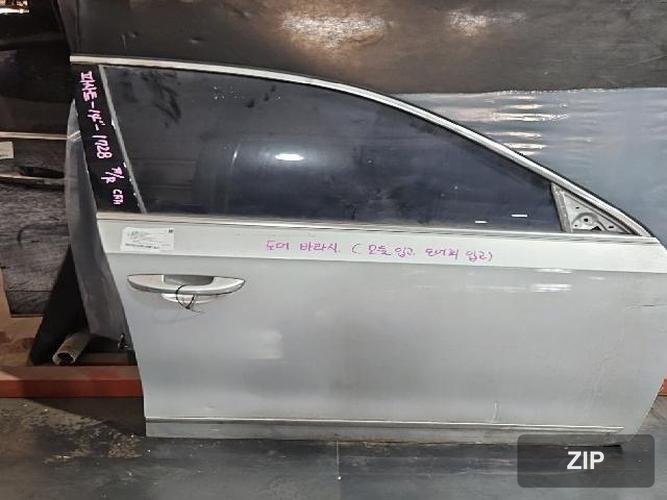 Volkswagen Passat 2014 — дверь передняя правая 561831056B