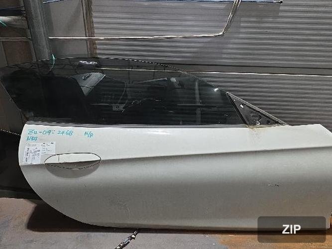 BMW Z4 2009 — дверь передняя правая