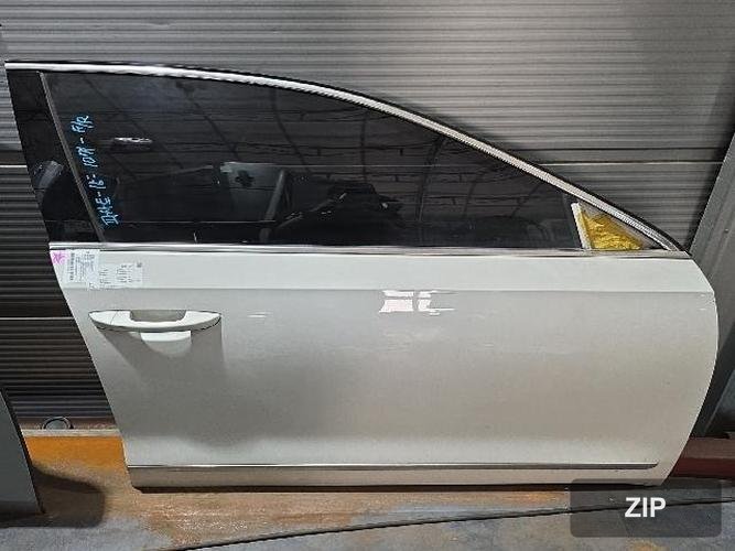 Volkswagen Passat 2015 — дверь передняя правая 561831056B