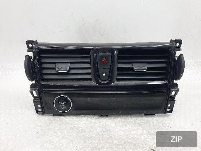Renault SM7 2018 — центральный дефлектор воздуховода 682600052R
