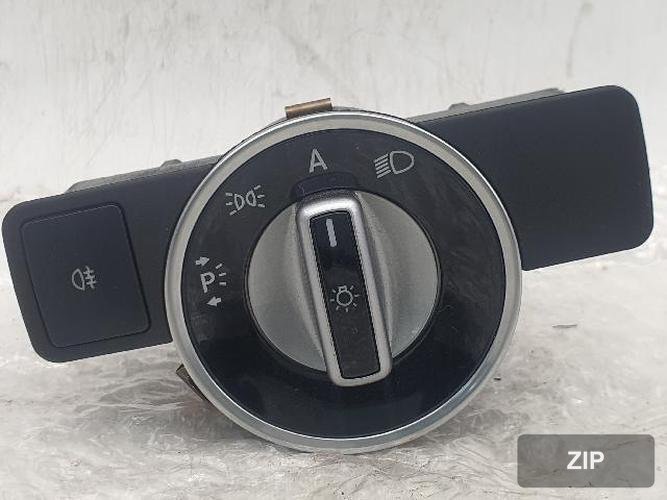 Mercedes-Benz E-Class 2011 — кнопка регулировки фар