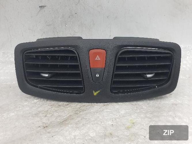 Renault SM3 2011 — центральная дефлекторная решётка приборной панели