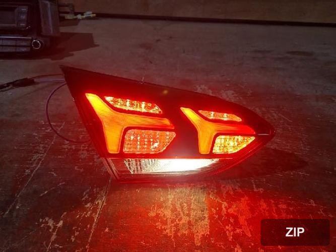 Накладка крышки багажника левая 92403-J3100