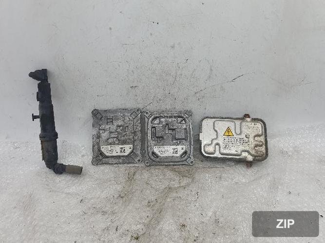 Балласт фары передней правой A2219000701