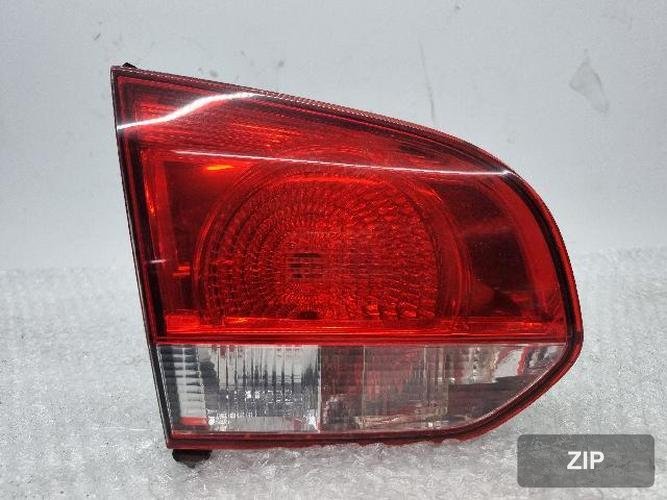 Накладка крышки багажника левая 5K0 945 093 G 6