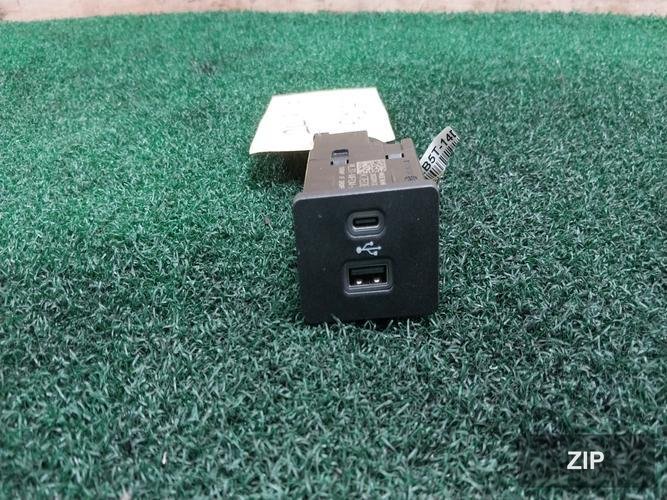 Центральная консоль с USB портами