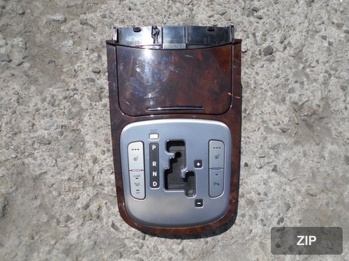 Консоль центральная с индикатором и панелью (со съемными элементами)