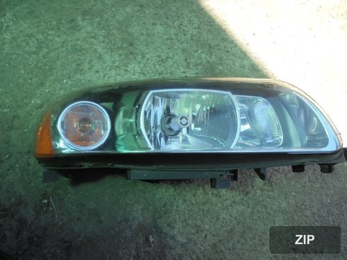 Фара передняя правая HID 30784249