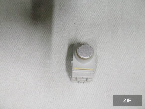 Бампер передний с ультразвуковым датчиком парковки 957003R2103D