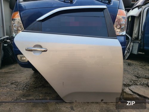Дверь задняя правая 770041M000