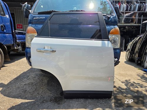 Дверь задняя правая (с шторкой) Sorento R