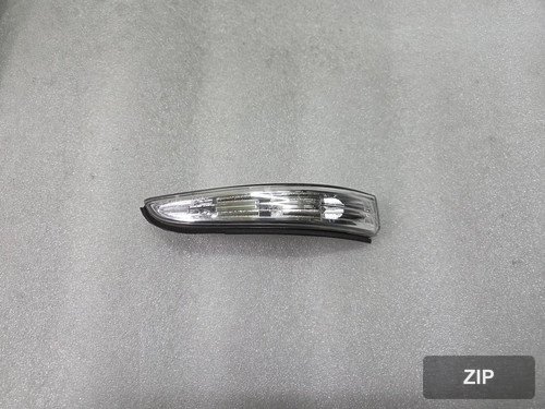 Повторитель поворота в зеркале заднего вида LED правый 261608080R